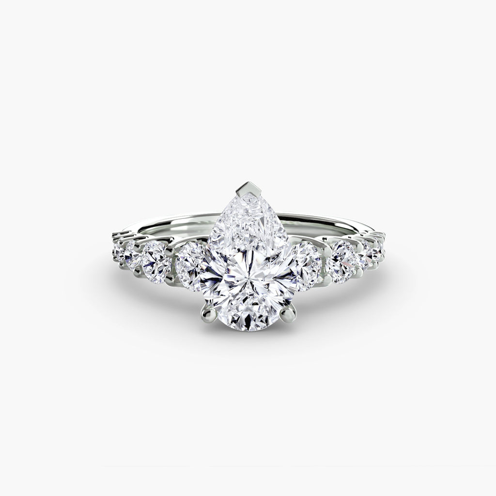 The Graduated Accent Ring EclectiCarat