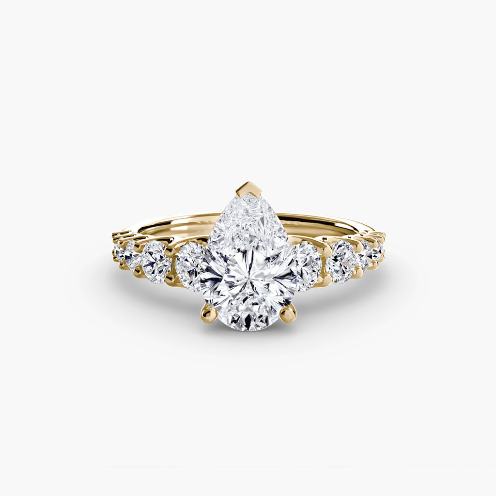 The Graduated Accent Ring EclectiCarat